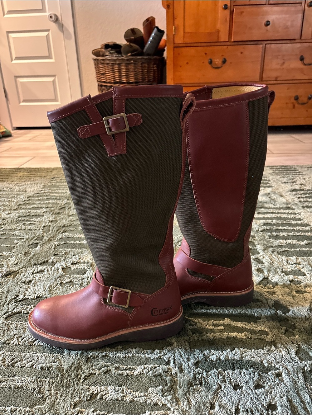 Brand New Chippewa Sunjo 15" Women's Snake Boots – Size 9